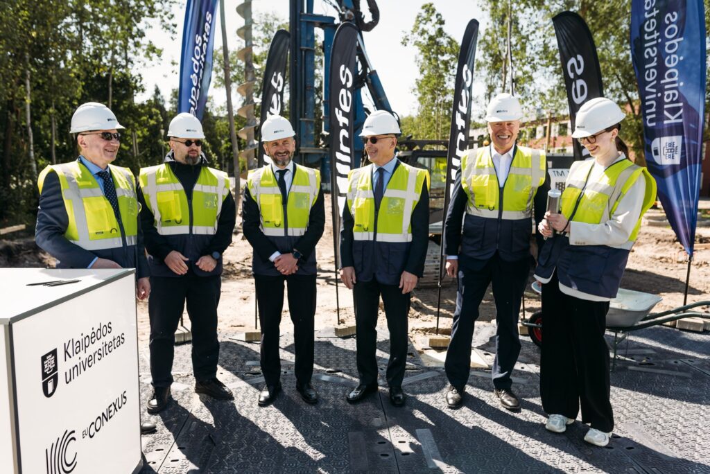 Thumbnail of http://Klaipėdos%20universiteto%20kapsulės%20įkasimas