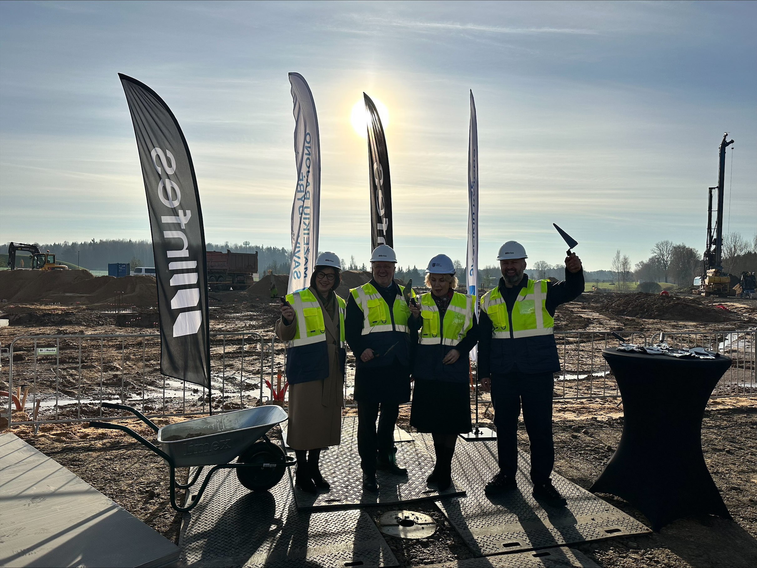 Mažeikių sporto ir pramogų centro statybvietėje įkasta simbolinė kapsulė