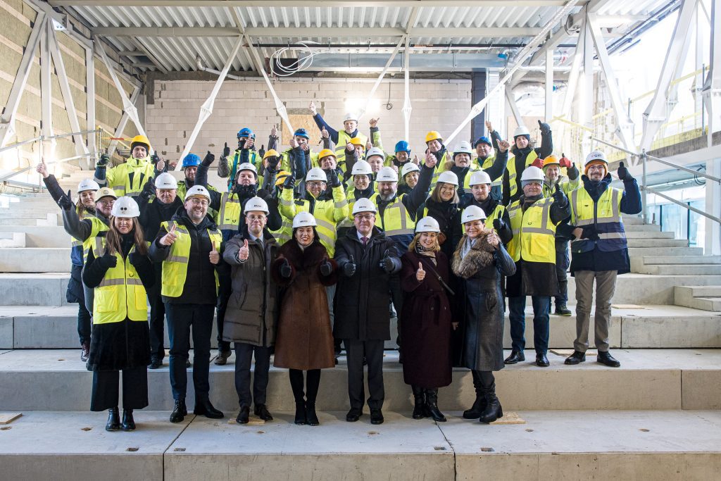 Palangos kino teatre „Naglis“ iškeltas vainikas